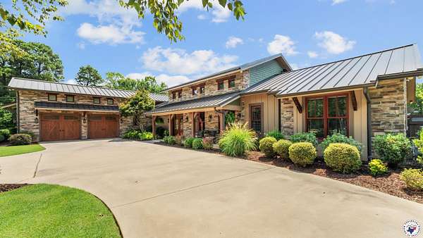 5 Acres of Residential Land with Home for Sale in Texarkana, Texas