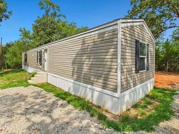 5 Acres of Residential Land with Home for Sale in Athens, Texas