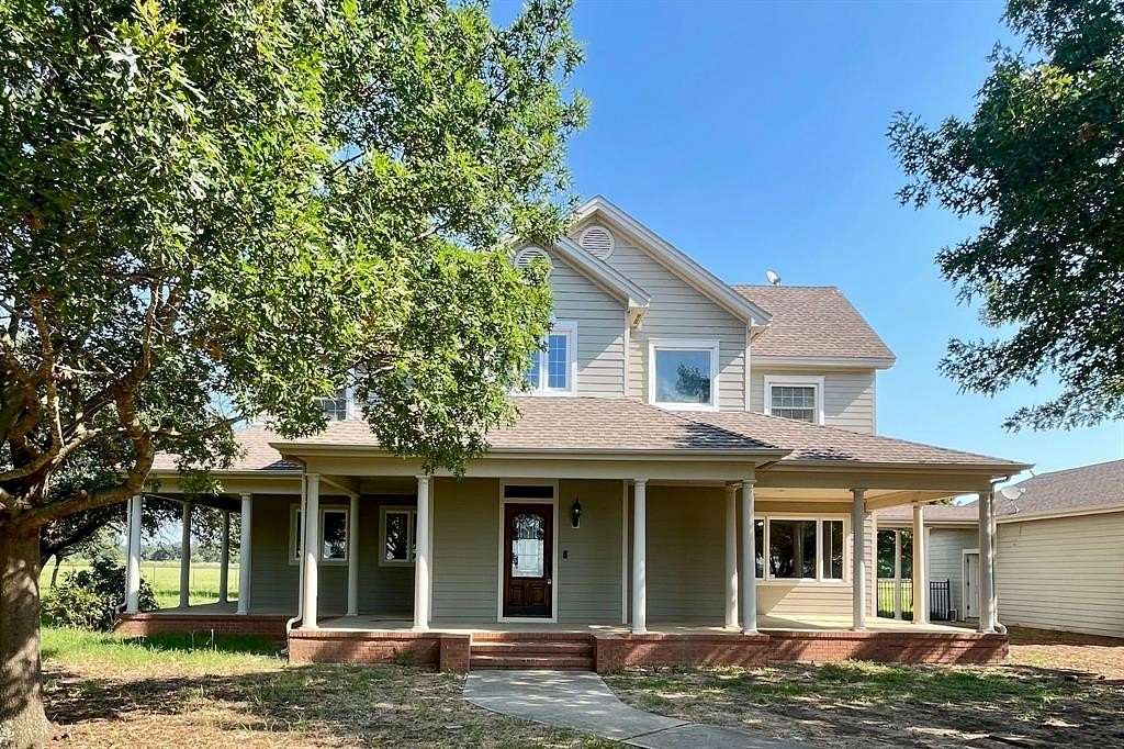 1.67 Acres of Residential Land with Home for Lease in Pilot Point, Texas