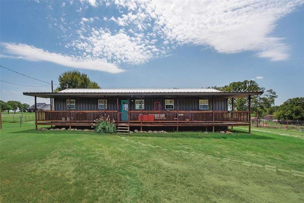 3.14 Acres of Residential Land with Home for Sale in Alvord, Texas