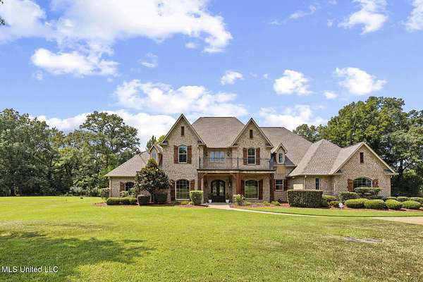 2.18 Acres of Residential Land with Home for Sale in Madison, Mississippi