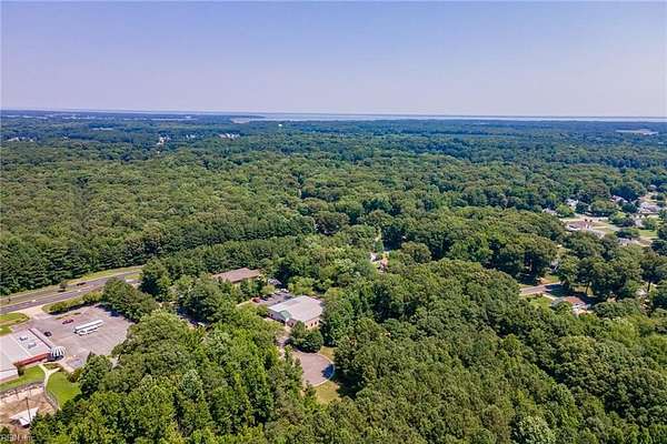 2.89 Acres of Improved Commercial Land for Sale in Smithfield, Virginia