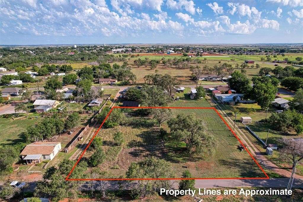 1 Acre of Residential Land for Sale in Sayre, Oklahoma