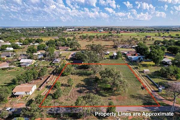 1 Acre of Residential Land for Sale in Sayre, Oklahoma