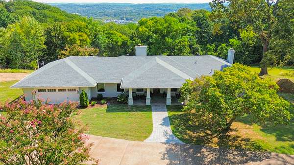 2.75 Acres of Residential Land with Home for Sale in Nashville, Tennessee