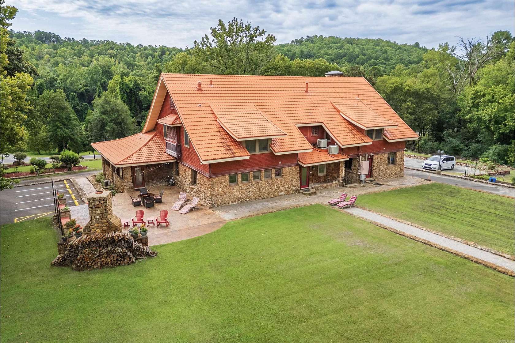 5.4 Acres of Improved Commercial Land for Sale in Hot Springs, Arkansas