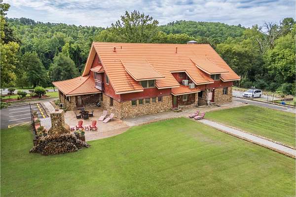 5.4 Acres of Improved Commercial Land for Sale in Hot Springs, Arkansas