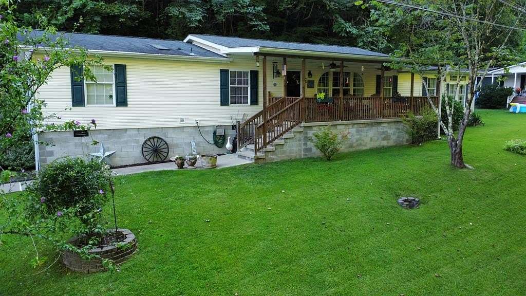 4.48 Acres of Residential Land with Home for Sale in McCarr, Kentucky