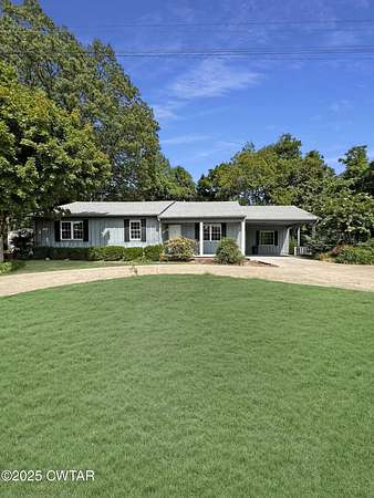 3.65 Acres of Residential Land with Home for Sale in Dyersburg, Tennessee