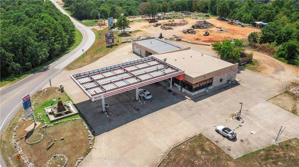 4 Acres of Improved Mixed-Use Land for Sale in Eureka Springs, Arkansas