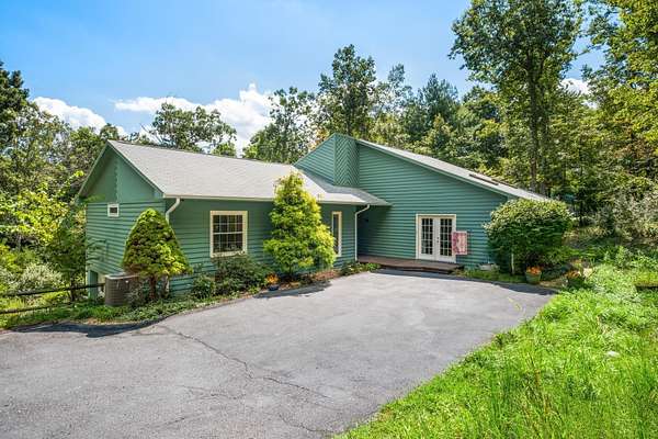 5.1 Acres of Residential Land with Home for Sale in Lyndhurst, Virginia