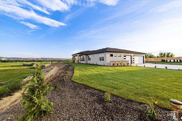 2.67 Acres of Residential Land with Home for Sale in Emmett, Idaho