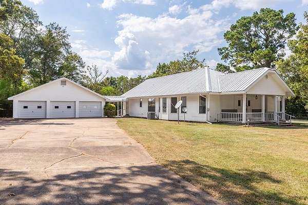 3.73 Acres of Residential Land with Home for Sale in Lufkin, Texas