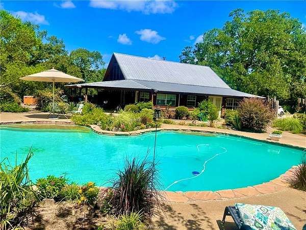 35 Acres of Land with Home for Sale in Frankston, Texas