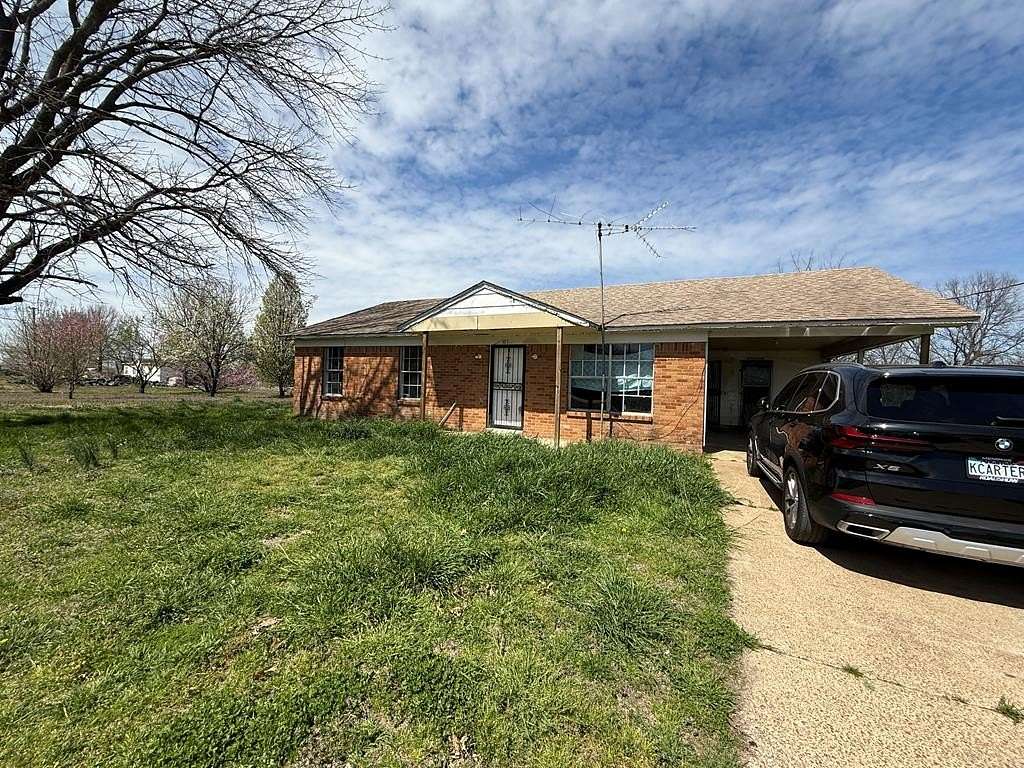 2.5 Acres of Residential Land with Home for Sale in Earle, Arkansas