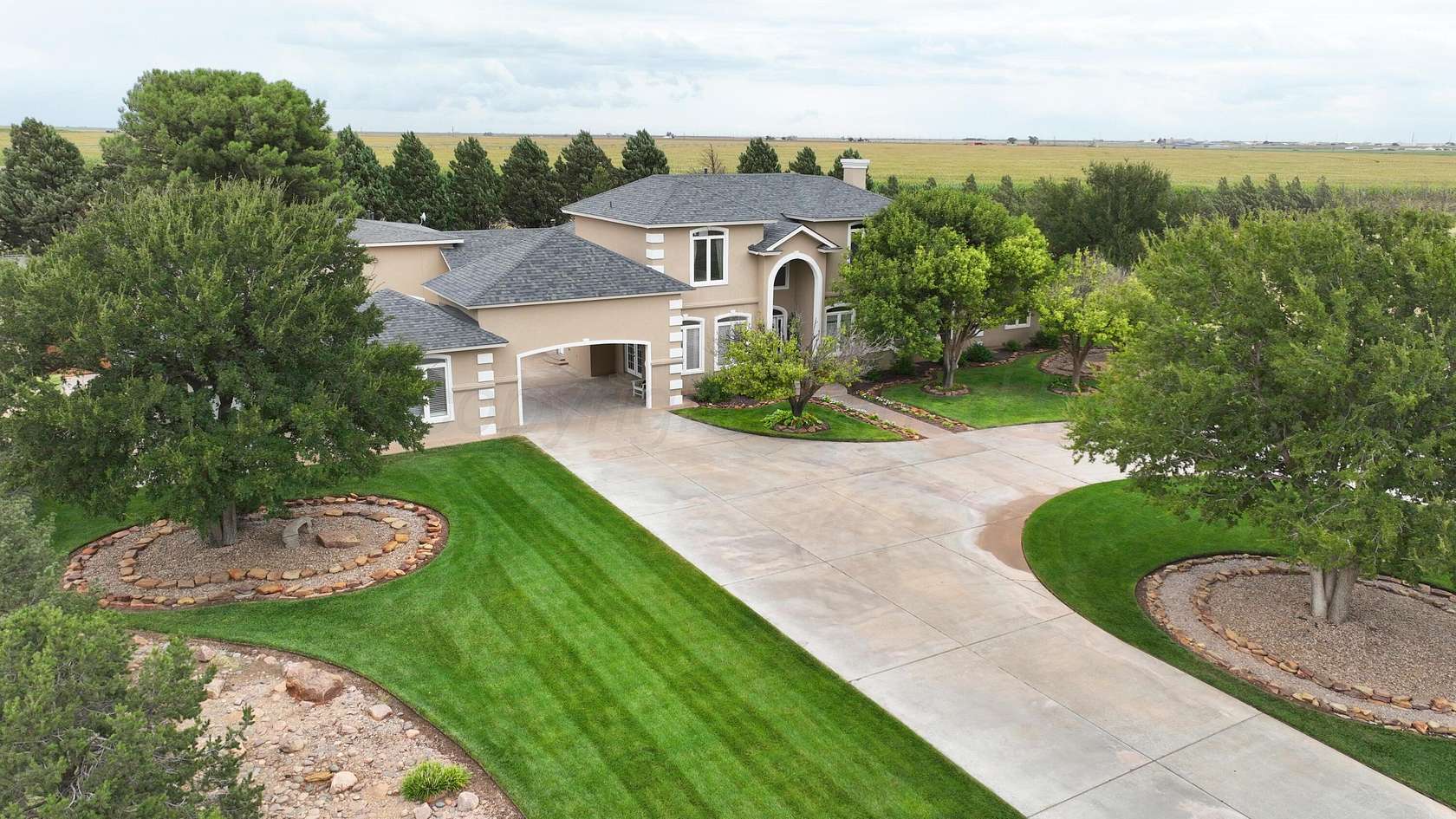 5 Acres of Residential Land with Home for Sale in Dimmitt, Texas