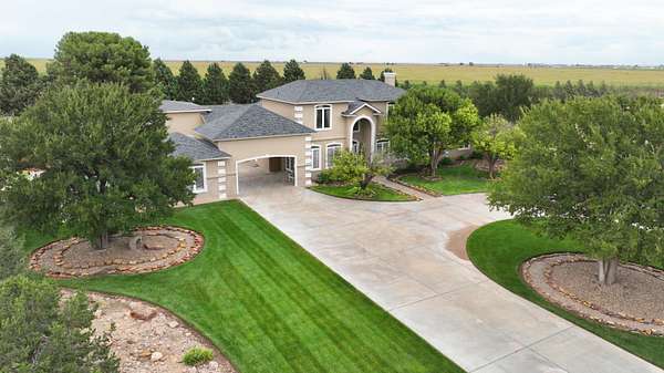 5 Acres of Residential Land with Home for Sale in Dimmitt, Texas