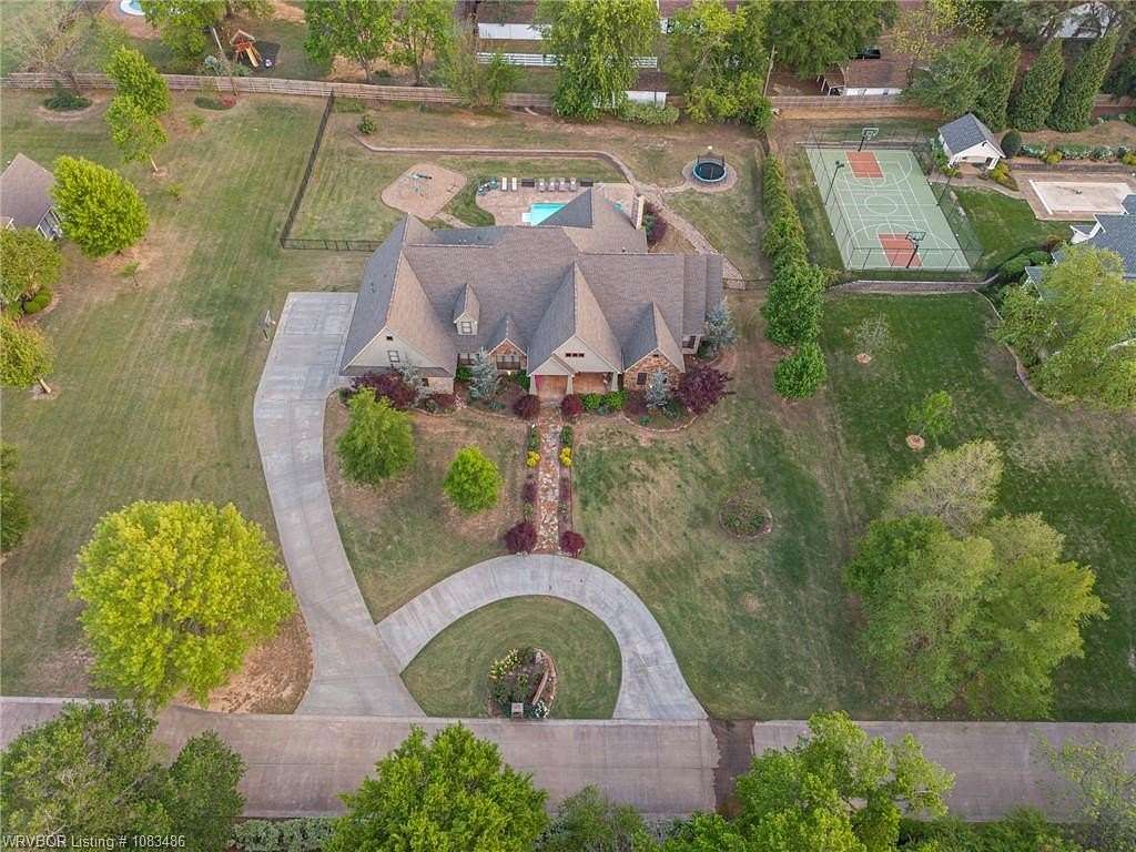 2 Acres of Residential Land with Home for Sale in Fort Smith, Arkansas