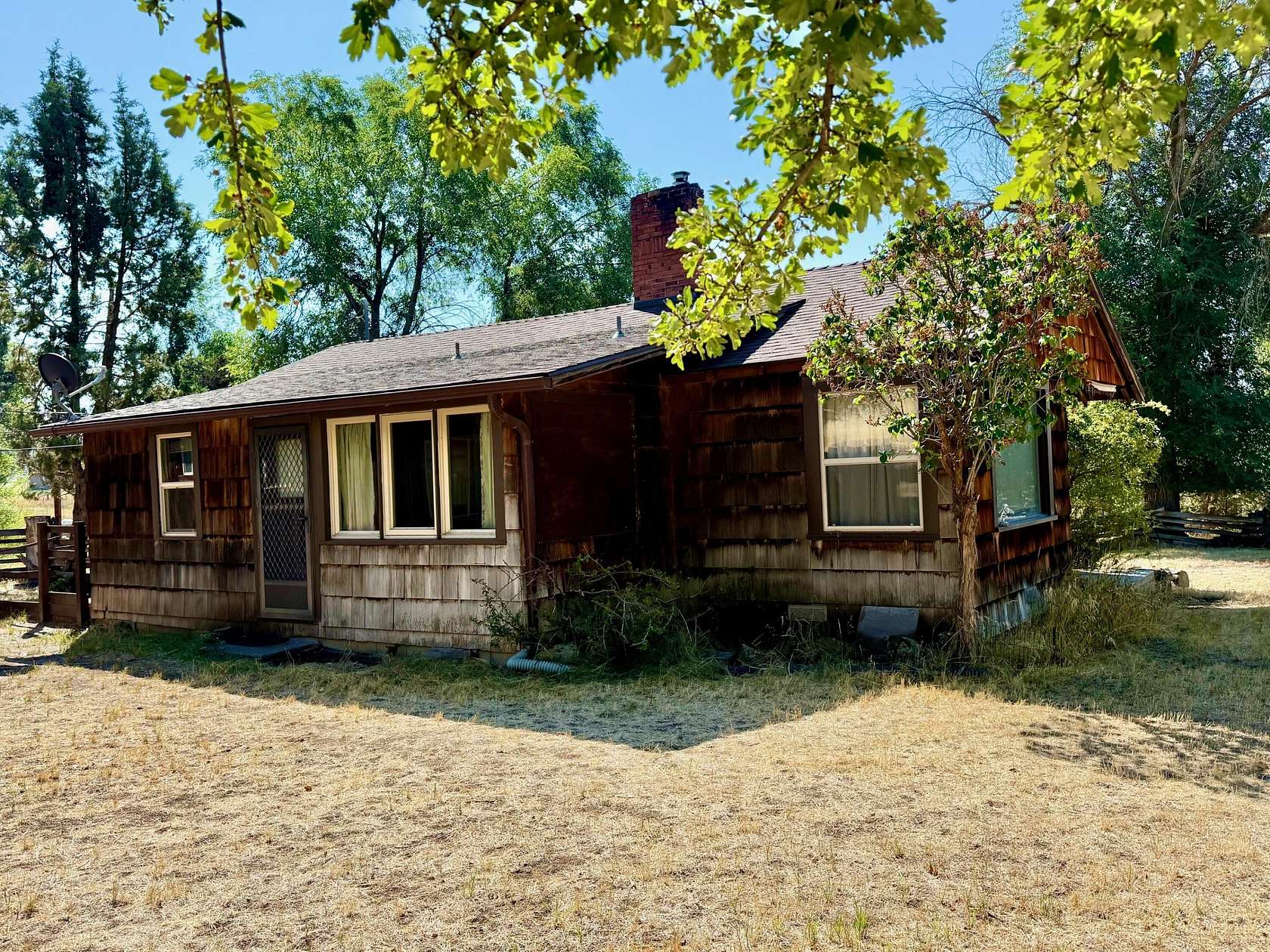 10 Acres of Land with Home for Sale in Klamath Falls, Oregon