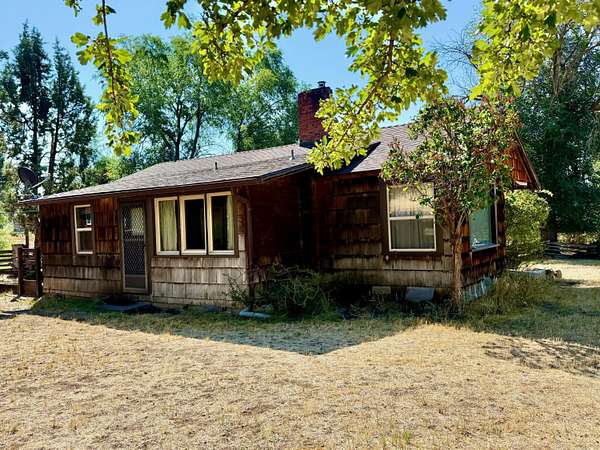 10 Acres of Land with Home for Sale in Klamath Falls, Oregon