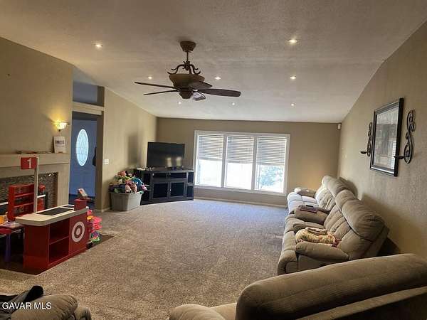 4.89 Acres of Residential Land with Home for Sale in Palmdale, California