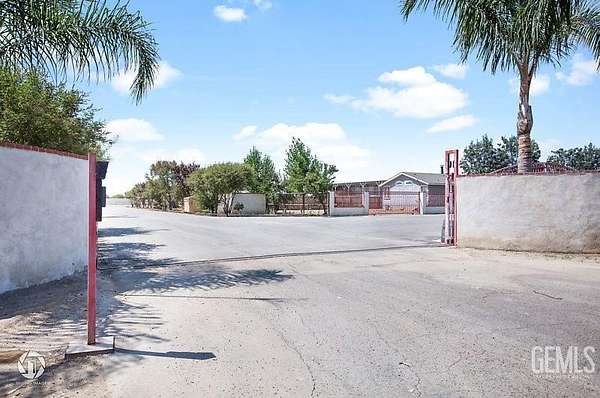 11.8 Acres of Land for Sale in Shafter, California