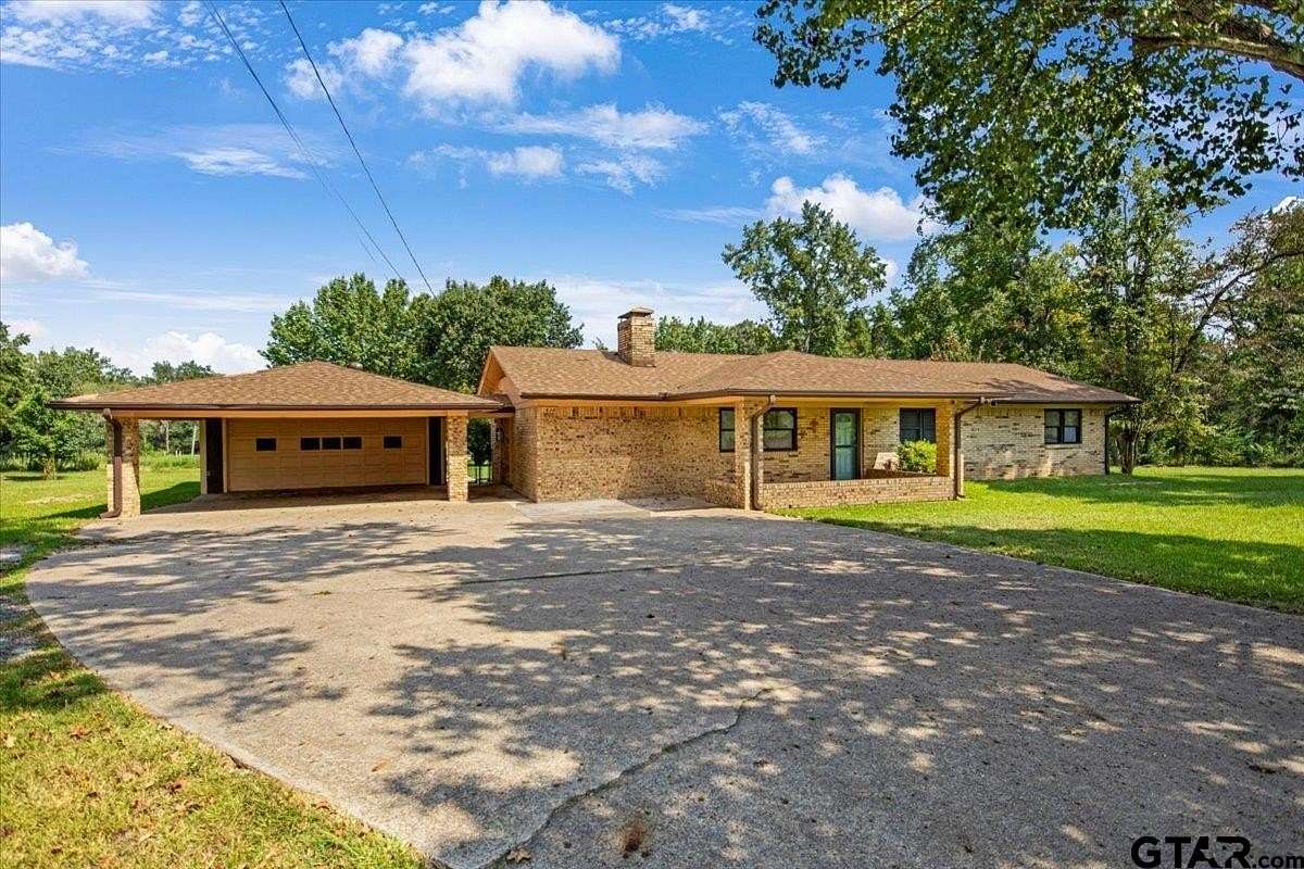 7.86 Acres of Residential Land with Home for Sale in Tyler, Texas