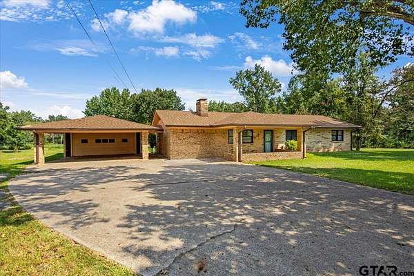 7.86 Acres of Residential Land with Home for Sale in Tyler, Texas