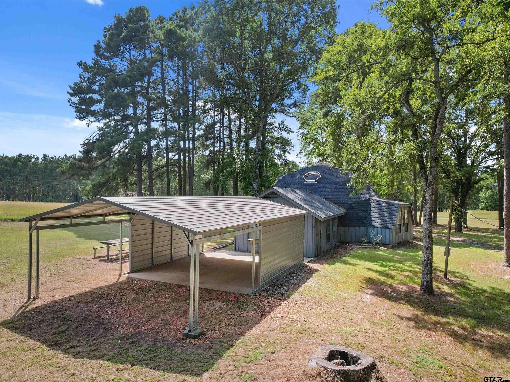 6.5 Acres of Residential Land with Home for Sale in Daingerfield, Texas