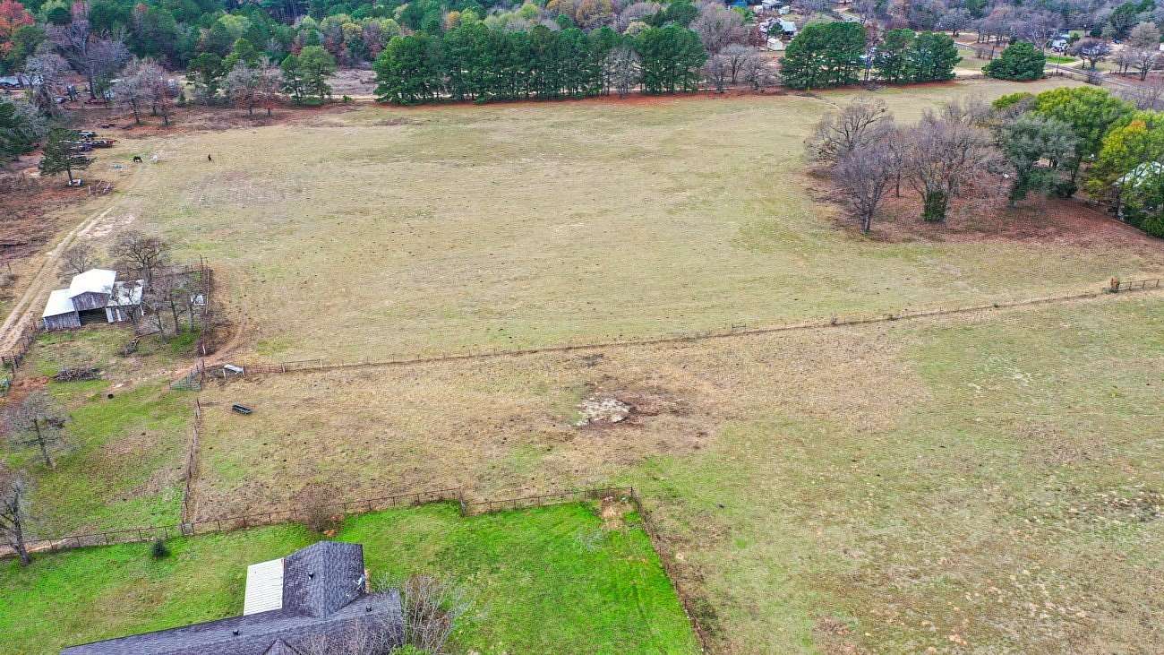 9.83 Acres of Residential Land for Sale in Lindale, Texas