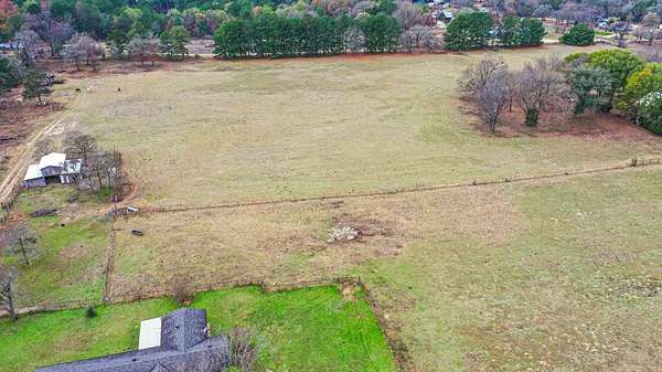 3 Acres of Residential Land for Sale in Lindale, Texas