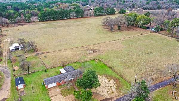 3.83 Acres of Residential Land for Sale in Lindale, Texas