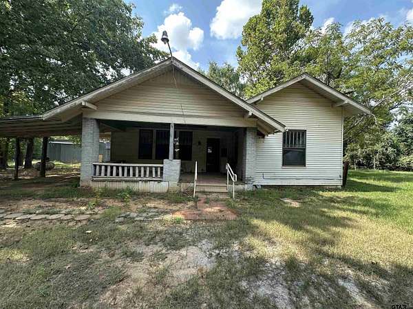 2.86 Acres of Residential Land with Home for Sale in Jacksonville, Texas