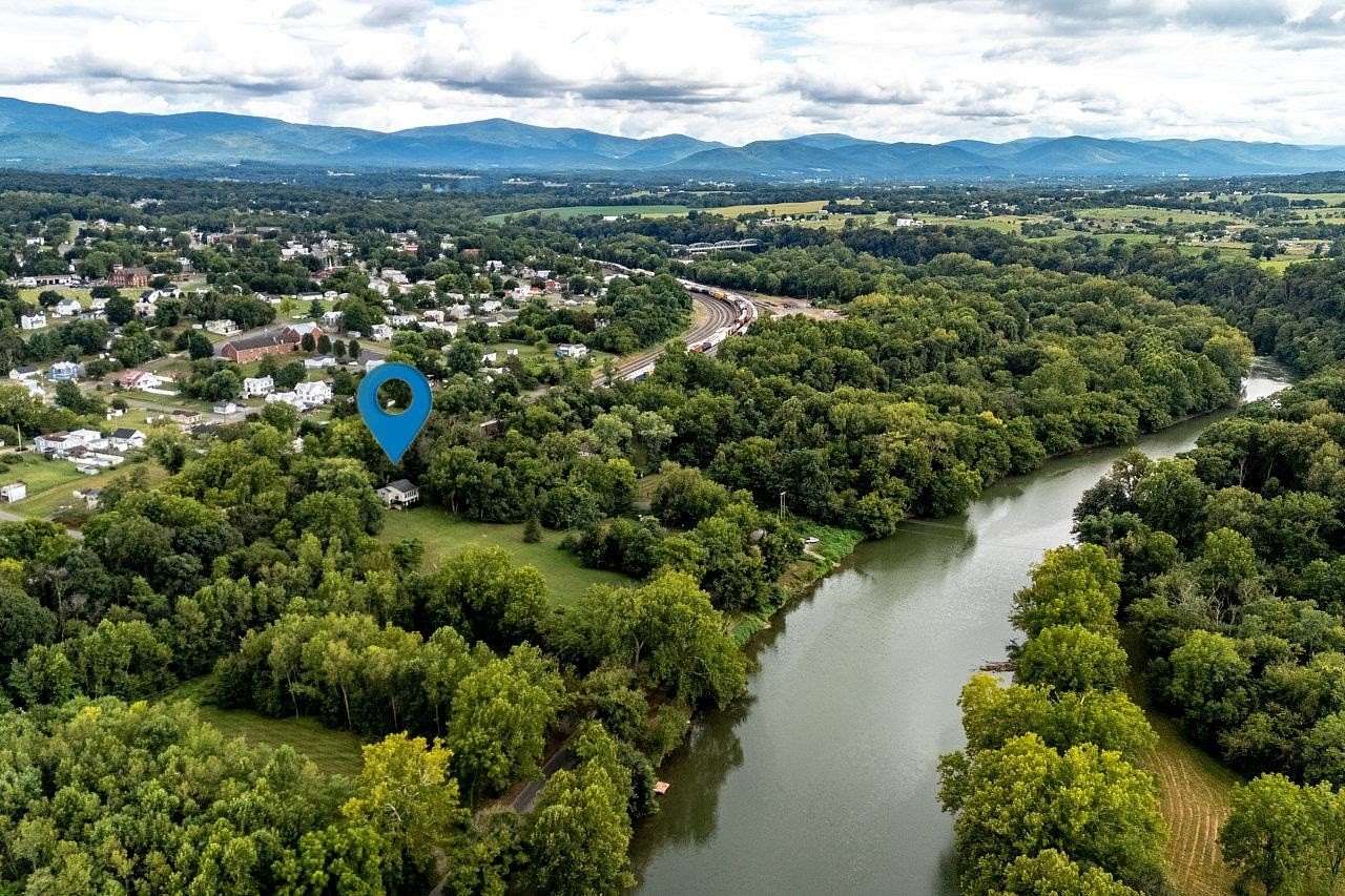 2.48 Acres of Residential Land with Home for Sale in Shenandoah, Virginia