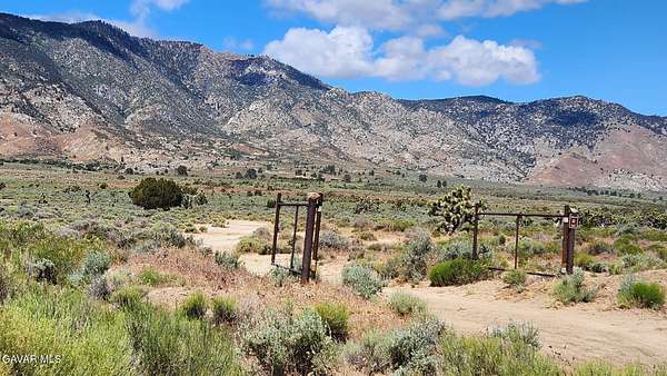 10 Acres of Land for Sale in Cantil, California