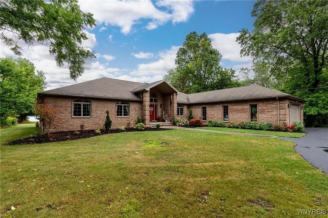 1.74 Acres of Residential Land with Home for Sale in Youngstown, New York