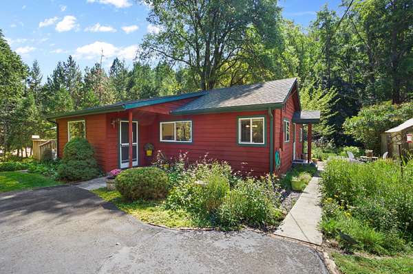 6.43 Acres of Residential Land with Home for Sale in Medford, Oregon