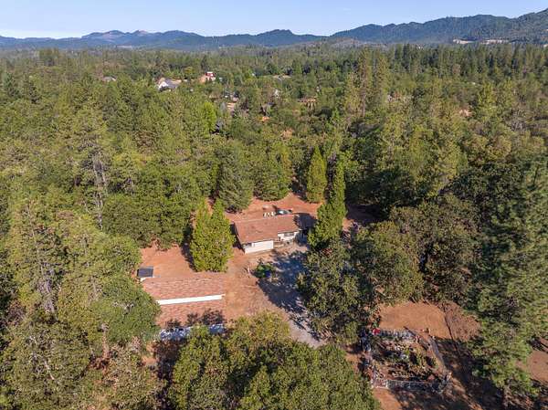 2.54 Acres of Residential Land with Home for Sale in Grants Pass, Oregon