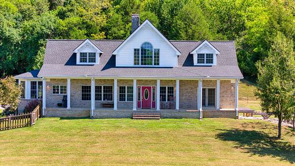 25 Acres of Agricultural Land with Home for Sale in Bethpage, Tennessee