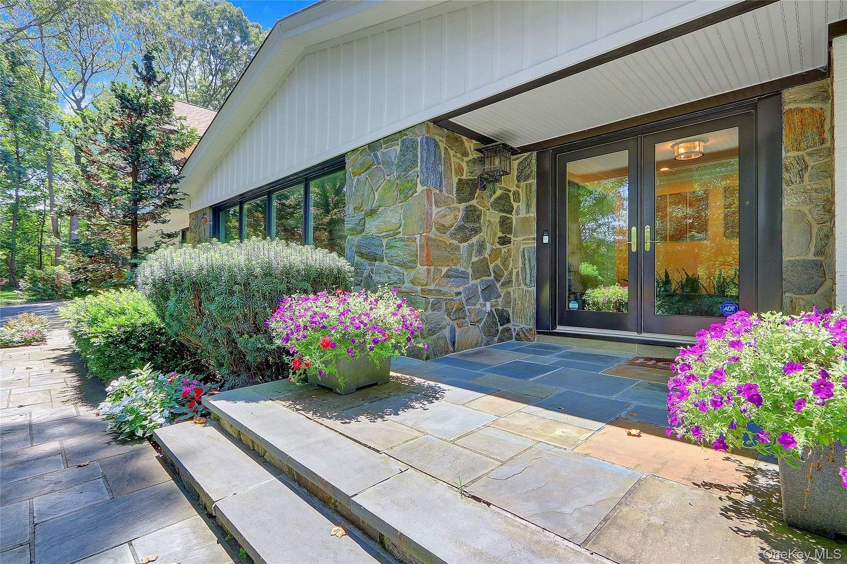 3 Acres of Residential Land with Home for Sale in Mill Neck, New York