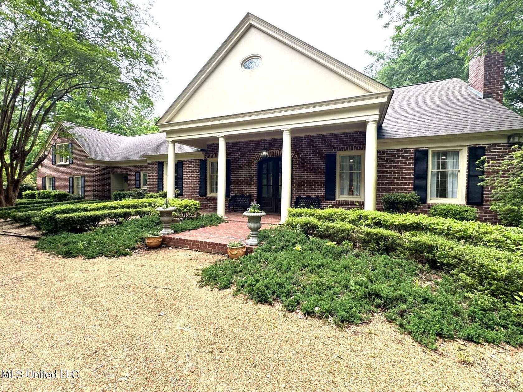 5.2 Acres of Residential Land with Home for Sale in Natchez, Mississippi