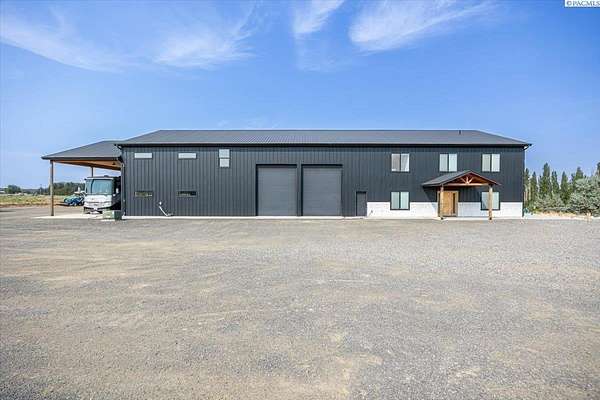 9 Acres of Land with Home for Sale in Kennewick, Washington