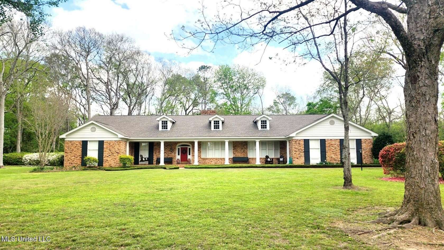 2.43 Acres of Residential Land with Home for Sale in Natchez, Mississippi