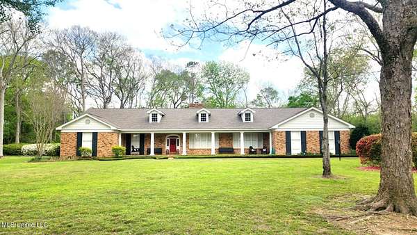 2.43 Acres of Residential Land with Home for Sale in Natchez, Mississippi