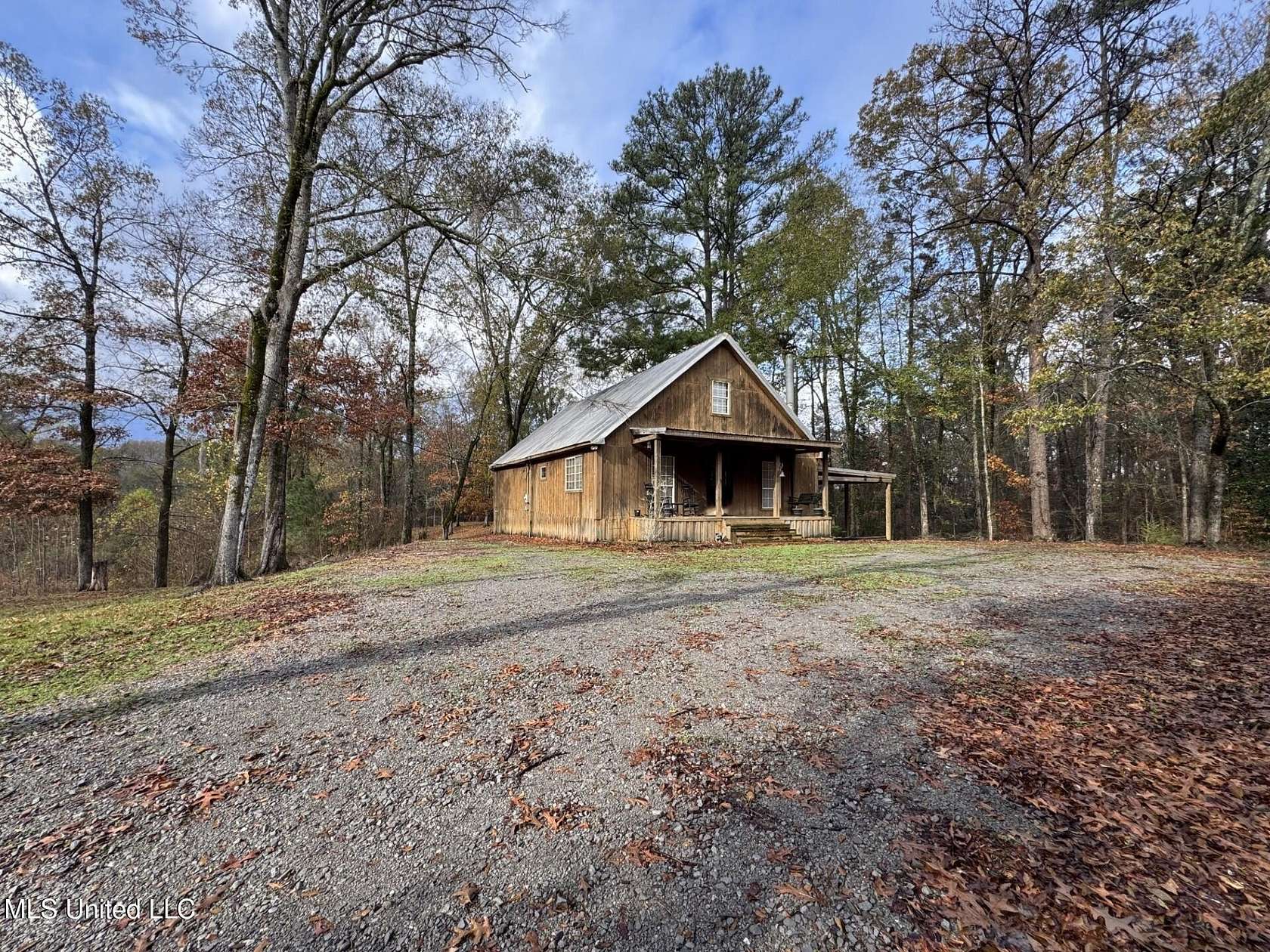 8.47 Acres of Residential Land with Home for Sale in Natchez, Mississippi