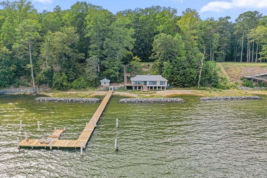 2.68 Acres of Residential Land with Home for Sale in Hartfield, Virginia