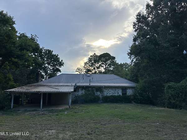 4 Acres of Residential Land with Home for Sale in Natchez, Mississippi