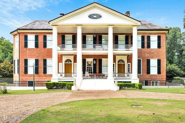 7.84 Acres of Residential Land with Home for Sale in Natchez, Mississippi