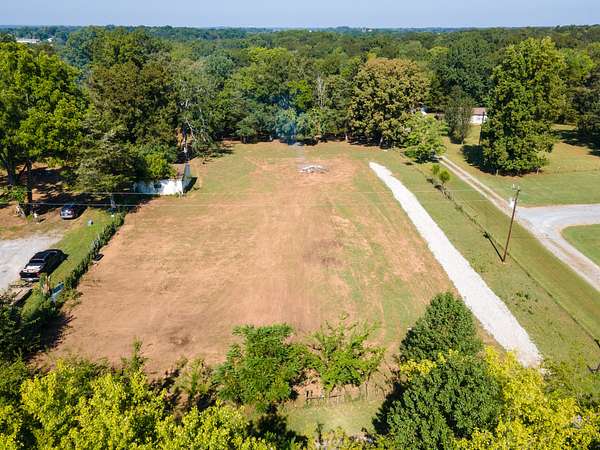 1.25 Acres of Residential Land for Sale in Shelbyville, Tennessee