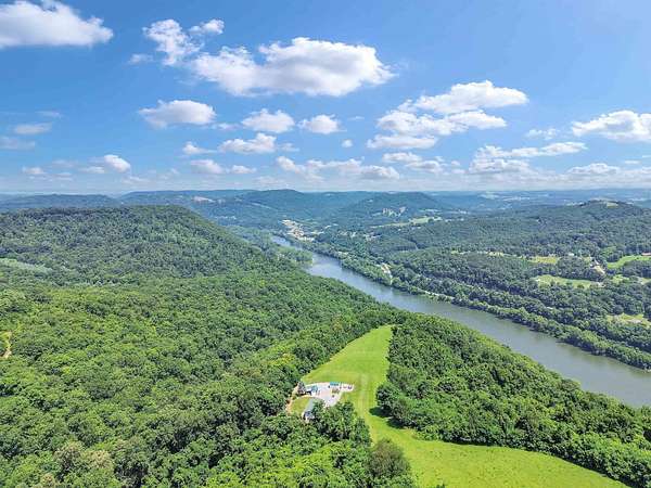 422 Acres of Recreational Land & Farm for Sale in Narrows, Virginia